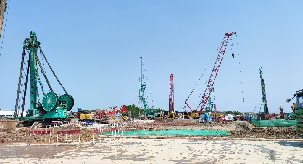 金泰抓钻铣设备马力全开，汇战“羊城花冠”白云机场T3航站楼